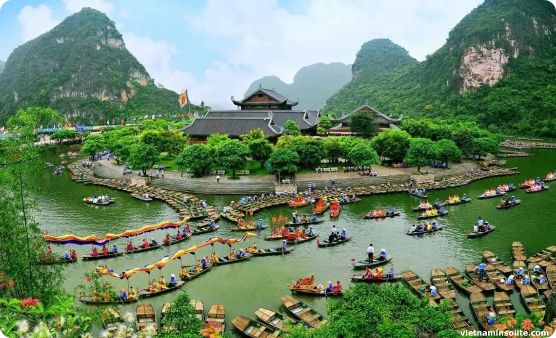 Trang An est l'une des destinations les plus populaires de Ninh Binh, 